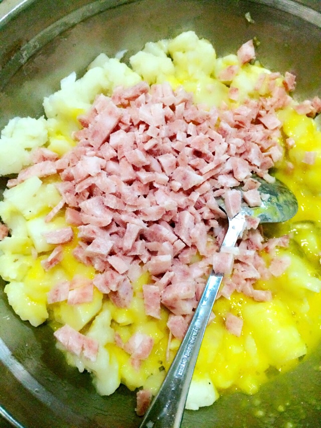 土豆鸡蛋饼的做法图解2