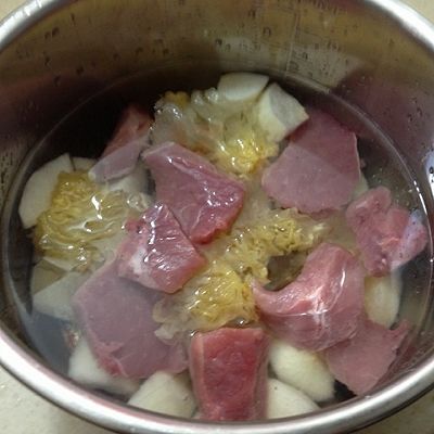 雪耳雪梨瘦肉汤
