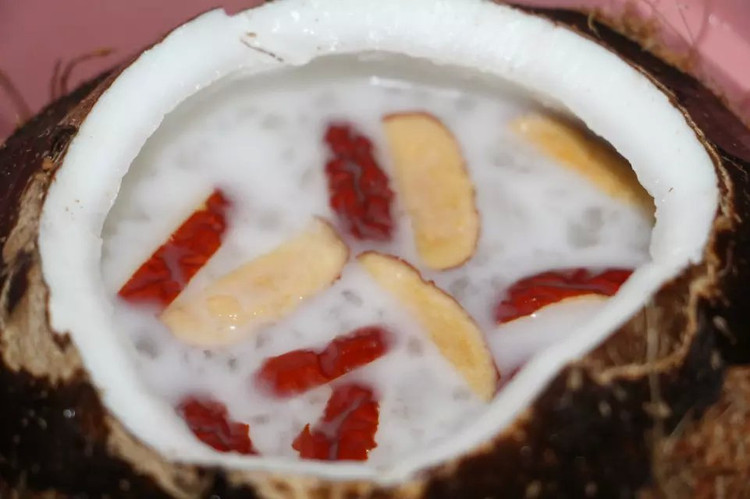 椰浆炖雪蛤的做法