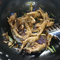 抓钱手干锅鸡脚的做法图解5