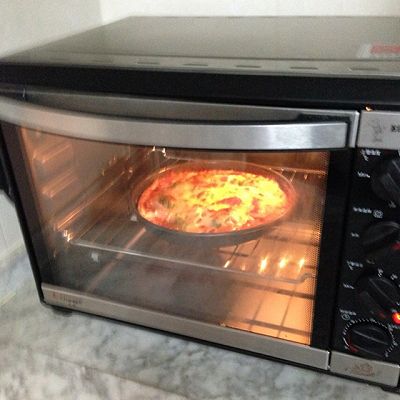 简单的香肠披萨