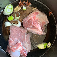 东北四季家常菜~大骨棒炖芸豆土豆的做法图解2