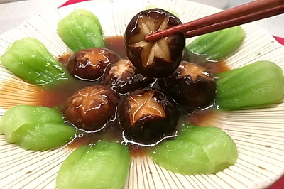 年夜饭上好吃不胖的蚝油香菇青菜