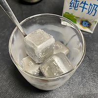 #在夏日饮饮作乐#草莓炼奶冰拿铁的做法图解5