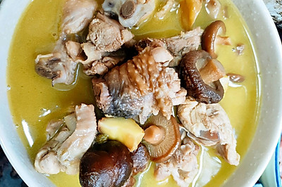 香菇板栗炖鸡汤
