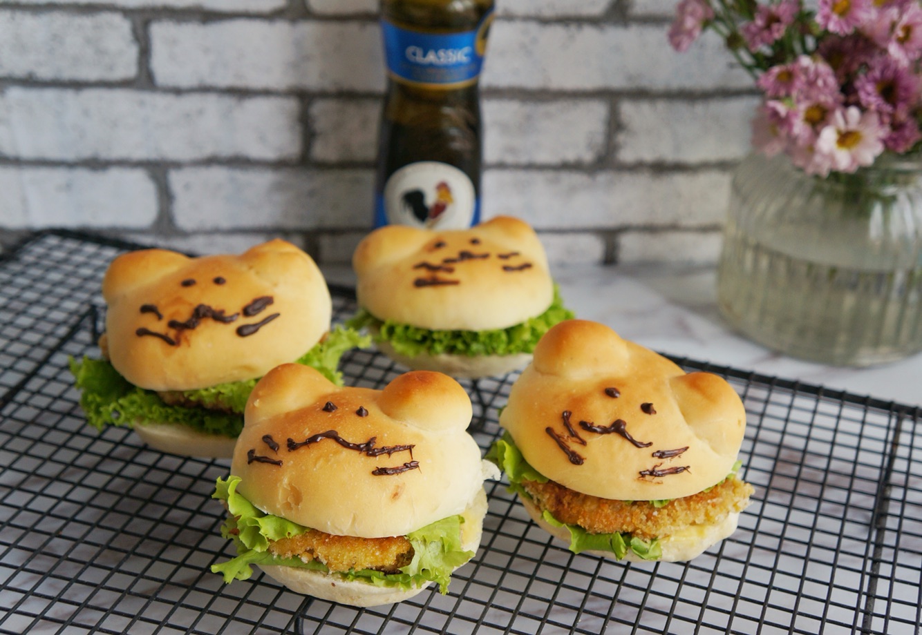 Cartoon shrimp hamburger