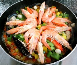 快手菜～用普通的平底锅也能做出香喷喷的海鲜饭的做法