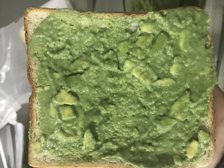 牛油果。酸奶。面包的做法
