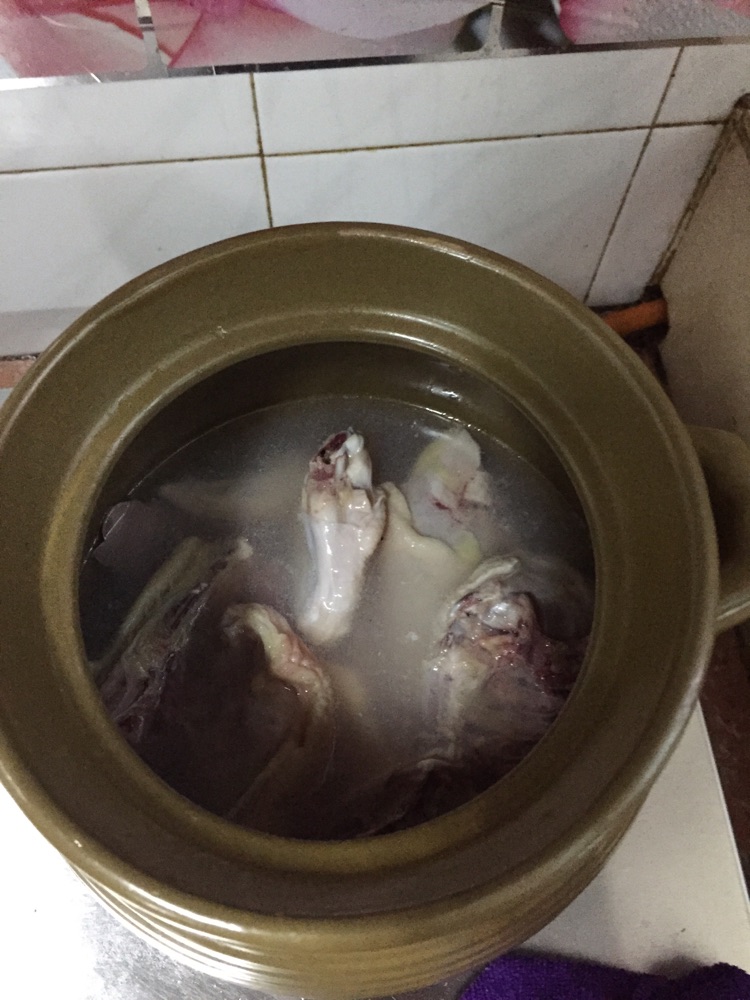 椰子鸡汤的做法图解1