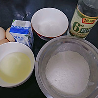 酸奶古早蛋糕的做法图解1