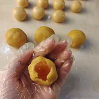 中秋月饼【广式蛋黄喜沙月饼】的做法图解4