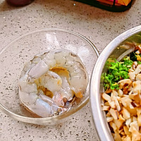 荠菜鲜虾馄饨的做法图解3