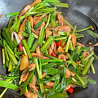 有手就能做的韭菜白米虾的做法图解3