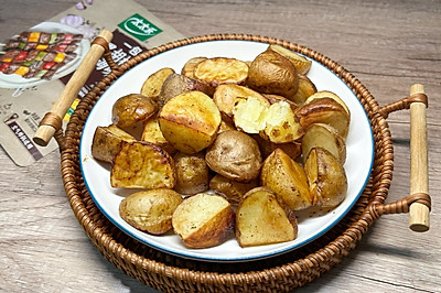 空气炸锅：黑胡椒烤薯仔、外焦里嫩土豆