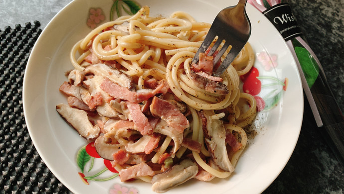 奶油蘑菇培根意面