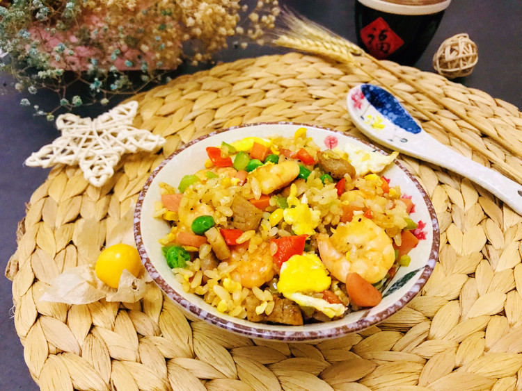 蛋炒饭：小豪华 极美味~的做法