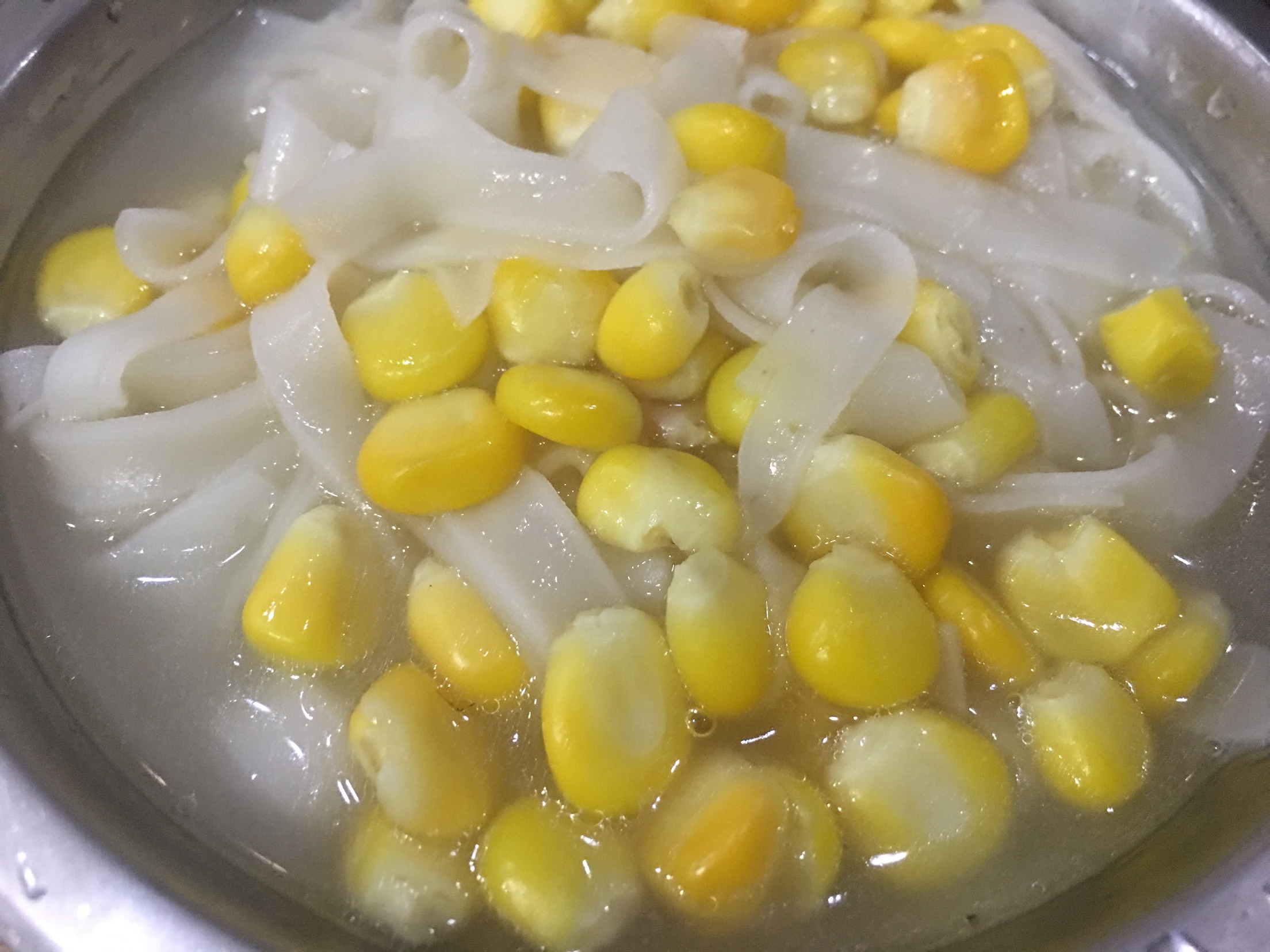 Vegetarian 8-day corn soup with rice noodles