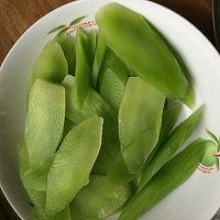 莴苣老炒蛋的做法图解1