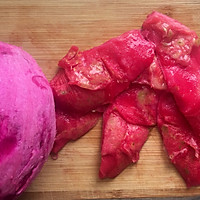 火龙果的皮炒山药的条的做法图解2