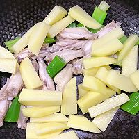 川香麻辣鸡翅烧土豆的做法图解7
