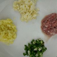 美味早餐~牛肉酱蒸蛋羹的做法图解2