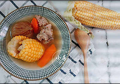 老广靓汤——玉米胡萝卜煲骨头