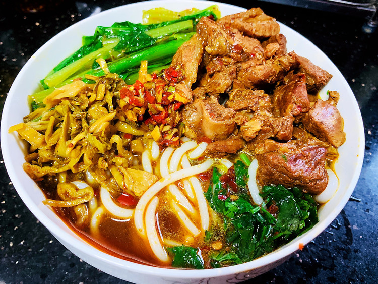 麻辣牛腩米粉的做法