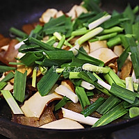 超下饭的青蒜炒咸肉的做法图解6