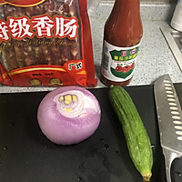 蕃茄酱香肠炒饭的做法图解1