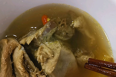 土鸡汤 味美鲜香 滋补养身