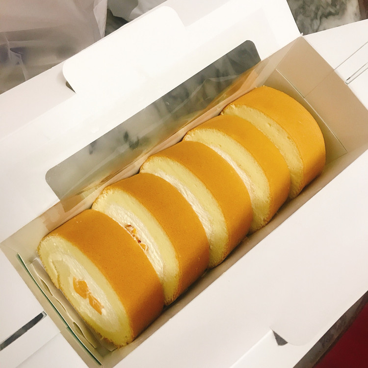 松软飘香芒果蛋糕卷的做法