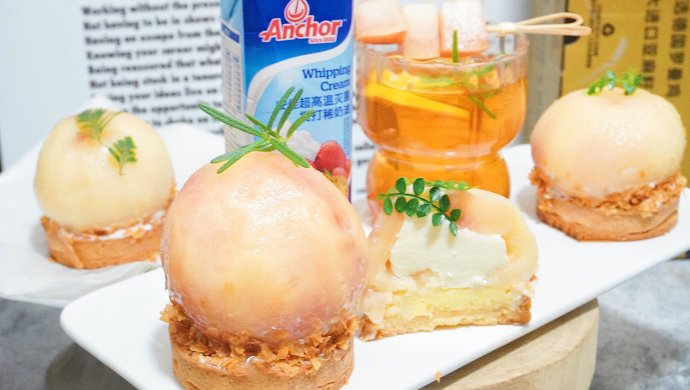 整颗蜜桃乌龙挞 法式小甜品