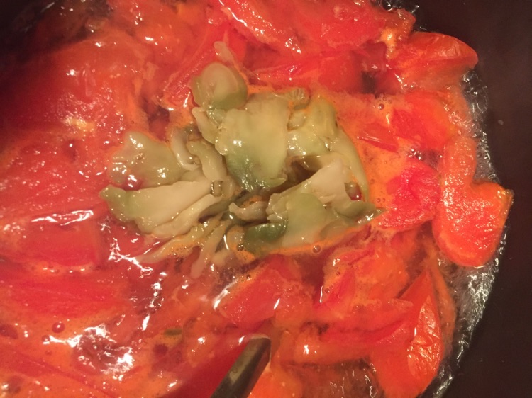 西红柿榨菜鸡蛋汤的做法图解3