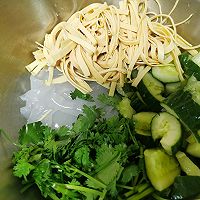 爽口黄瓜拉皮#感恩节烹饪挑战赛#的做法图解1