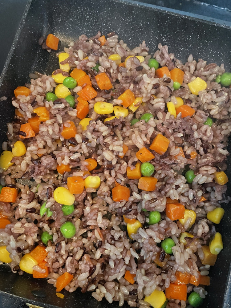 剩饭炒一炒吃也不错～的做法