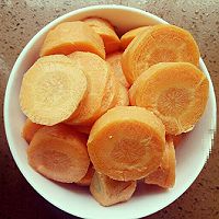 胡萝卜玉米洋瓜排骨汤的做法图解4