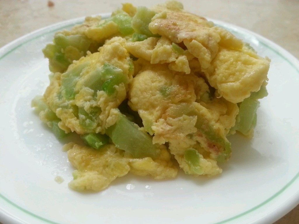 Fried eggs with bitter melon