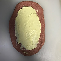红丝绒芋泥奶酪软欧包的做法图解10