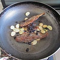 豆豉鲮鱼油麦菜的做法图解5