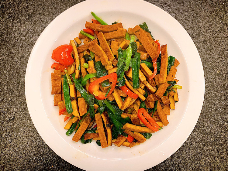 简单美味家常菜：豆干韭菜的做法