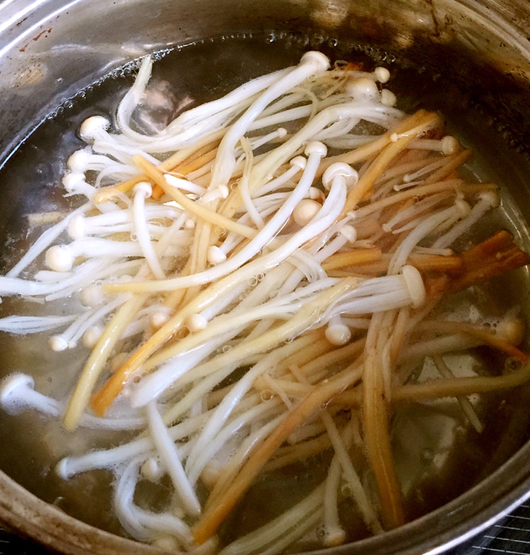 炝拌菠菜#金龙鱼外婆乡小榨菜籽油#的做法图解2