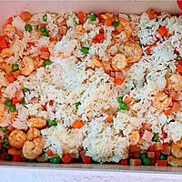 果香四溢的菠萝虾仁炒饭的做法图解7