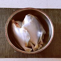 #莓语健康日记#鲜莓烧平鱼的做法图解1