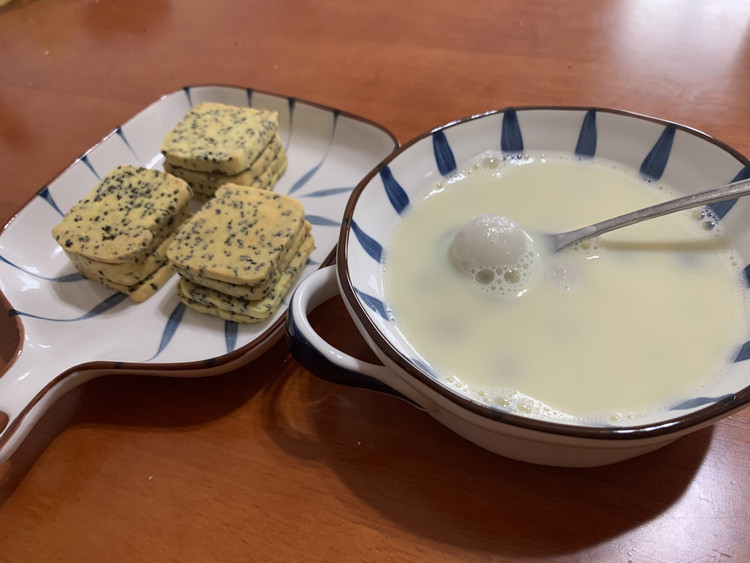 流心芝麻汤圆的做法