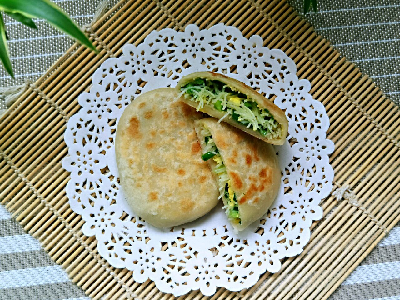 Vermicelli and leek pie