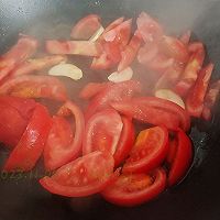 酸辣茄香菇肉汤的做法图解1