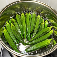 蒜泥秋葵的做法图解2