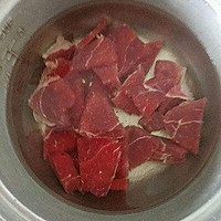 土豆炖牛肉的做法图解1