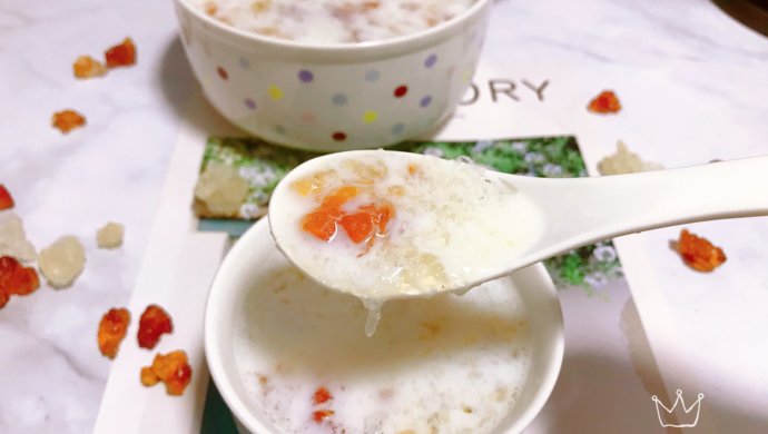 桃胶雪燕牛奶羹