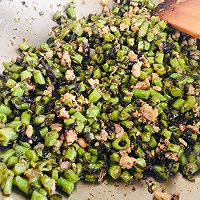 百吃不厌的橄榄菜豆角炒肉沫的做法图解9
